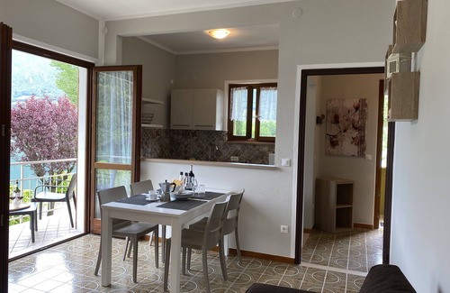 Idro Apartamento | DIRECTAMENTE EN LA PLAYA / LAGO, apartamento para 4 personas, piscina y jardín, Villa Soghetta tipo S3