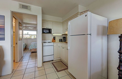 Golden Beach Condominio | Directly on the Gulf - Unit 13 - 1 Bedroom - Second Floor - Sleeps up to 4