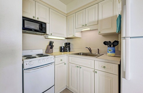 Golden Beach Condominio | Directly on the Gulf - Unit 13 - 1 Bedroom - Second Floor - Sleeps up to 4