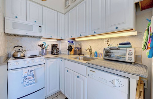 Golden Beach Condominio | Directly on the Gulf - Unit 3 - 1 Bedroom - Ground Floor - Sleeps up to 5