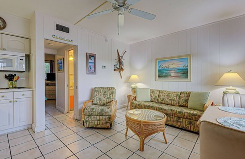 Golden Beach Condominio | Directly on the Gulf - Unit 2 - 1 Bedroom - Ground Floor - Sleeps up to 4