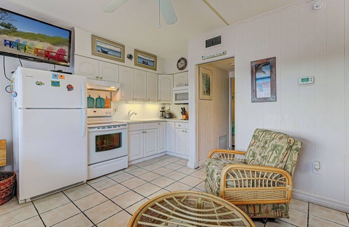 Golden Beach Condominio | Directly on the Gulf - Unit 2 - 1 Bedroom - Ground Floor - Sleeps up to 4