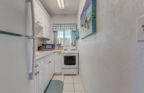 Golden Beach Condominio | Directly on the Gulf - Unit 6 - 1 Bedroom - Ground Floor - Sleeps 4