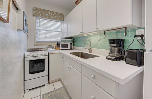 Golden Beach Condominio | Directly on the Gulf - Unit 9 - 1 Bedroom - Ground Floor - Sleeps up to 4