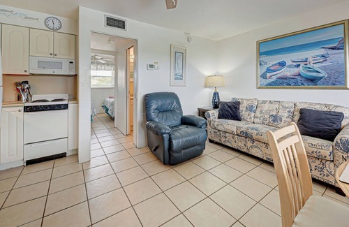 Golden Beach Condominio | Directly on the Gulf - Unit 12 - 1 Bedroom - Second Floor - Sleeps up to 5