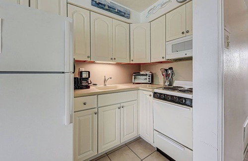 Golden Beach Condominio | Directly on the Gulf - Unit 12 - 1 Bedroom - Second Floor - Sleeps up to 5