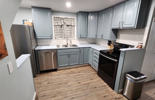 Erie Casa | Director’s Cut Getaway - 4BR Sleeps 10-Smart Home