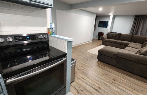 Erie Casa | Director’s Cut Getaway - 4BR Sleeps 10-Smart Home
