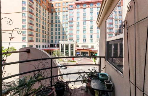 Waller Creek District Condominio | Disfrute de dos niveles de alojamiento en el corazón de la acción Downtown.