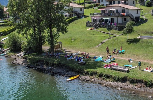 Idro Apartamento | Direkt am See mit Terrasse und Zwei Schlafzimmern