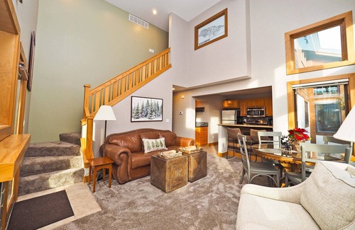 Boyne Falls Condominio | Disciples Ridge Condo-4 dormitorios completos, en la base de Boyne y casi en pendiente