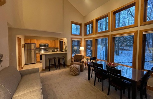 Boyne Falls Condominio | Boyne Mountain Discípulos pueblo Slopeside Condo de Lujo