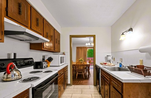 Stoneham Cabina | Disconnect to Reconnect – 3BR Retreat in Nature’s Backyard