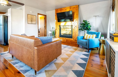 Stanley Casa | Discount avail! Couples retreat in Shenandoah, grill, firepit, 2 apts.