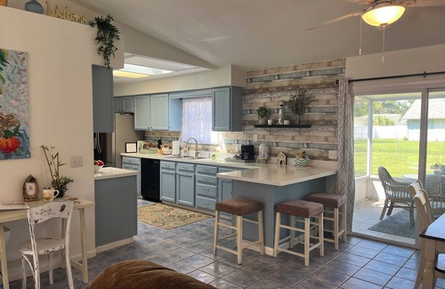 Florida Shores Casa | DISCOUNT NOW! Large Comfy Stay Pets Welcome w/Parking Trailers/Bikes/Boats
