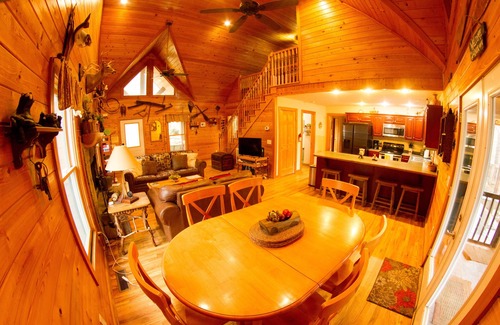 Demorest Casa | Descuento de abril $ 99 / nt dom-TH. Luxury River Home, pozo de fuego, jacuzzi, kayaks