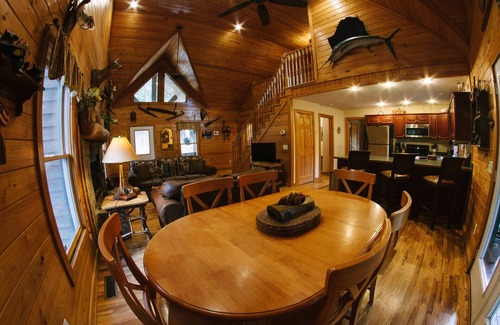 Demorest Casa | Descuento de abril $ 99 / nt dom-TH. Luxury River Home, pozo de fuego, jacuzzi, kayaks