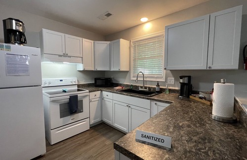 Lincolnville Casa | Discounted Charleston King Suite Hot Tub FirePlace