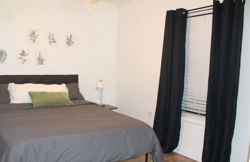 Fondren Apartamento | Discounted Cozy Home with Modern Amenities