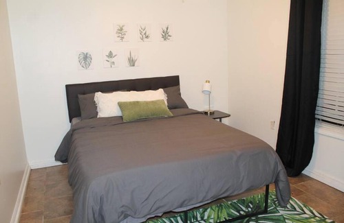 Fondren Apartamento | Discounted Cozy Home with Modern Amenities