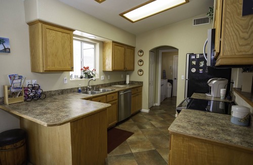 Lake Havasu City Casa | Desert Oasis 3 BR 2 BA espacioso w / Lots of Parking & Centrally Located
