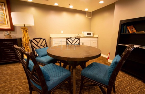 Hanamaulu Hotel | ~ 4 estrellas Lihue Oceanfront Resort, vino gratis + Chocs + Snacks ~