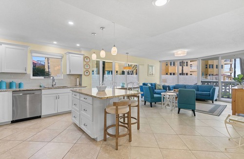 New Smyrna Beach Condominio | ☀️Discounted Rates | Oceanfront with Awesome Views | Golden Arms 101☀️