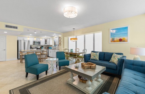 New Smyrna Beach Condominio | ☀️Discounted Rates | Oceanfront with Awesome Views | Golden Arms 101☀️