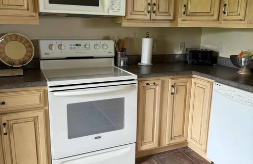 Hanover Casa | Discounted rate for a 1 king, 2 queen house overlooking the Ohio River