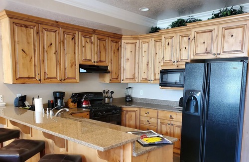 Ogden Condominio | Discounted Rates!! Great Snow!! Springtime Fun!!