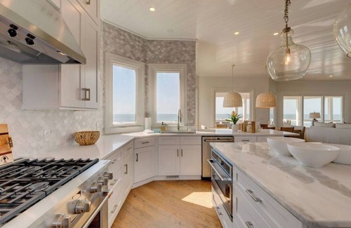 Isle of Palms Casa | Discounts! Beautifully decorated~ 206 Ocean Blvd. Oceanfront, Pool/Hot Tub, Elevator