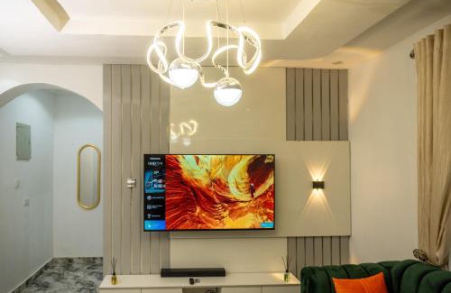 Ikotun Apartamento | Discover 8-Bedrooms Lakeside Apartment Living Free Starlink SuperFast Speed WiFi And Well Secured