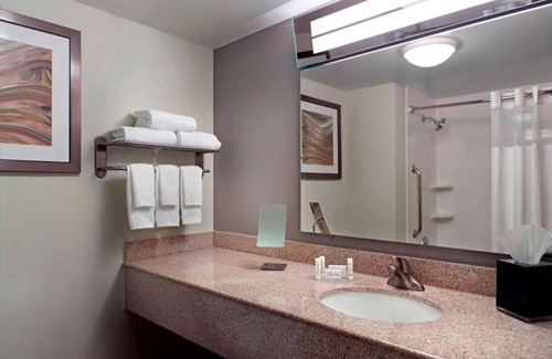 Cumberland Hotel | Discover Atlanta's Cumberland Area in Comfort w/ Paws Welcome & Pool Available!