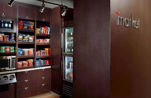 Cumberland Hotel | Discover Atlanta's Cumberland Area in Comfort w/ Paws Welcome & Pool Available!