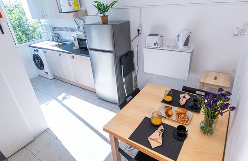 Linda-a-Velha Apartamento | Discover Belém with Comfort and Tranquility
