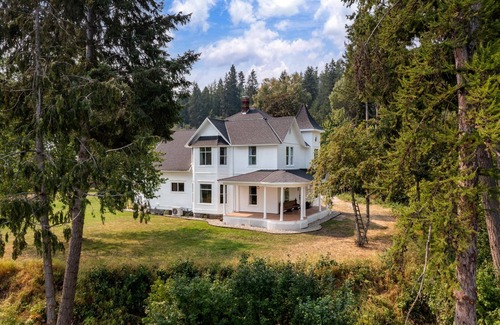 Bonners Ferry Casa | Discover Bonners Ferry charm, steps away from Casino at Best Western