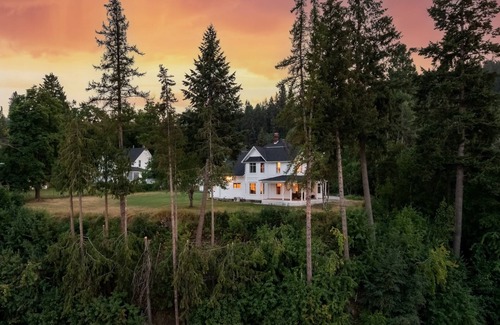 Bonners Ferry Casa | Discover Bonners Ferry charm, steps away from Casino at Best Western