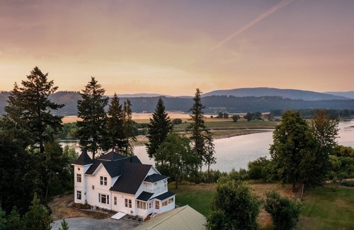 Bonners Ferry Casa | Discover Bonners Ferry charm, steps away from Casino at Best Western