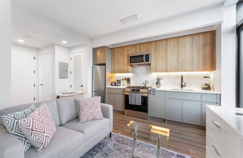 Bath Beach Apartamento | Discover Brooklyn: Where Comfort Meets City Vibes