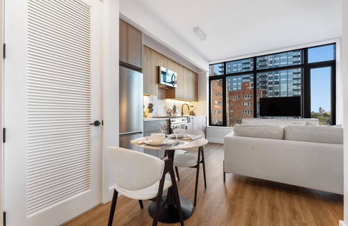 Bath Beach Apartamento | Discover Brooklyn: Where Comfort Meets City Vibes
