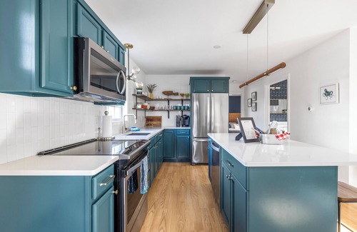 Kennebunk Casa | Discover Bungalow Wharf in Kennebunk: renovated home near Gooch's Beach & shops