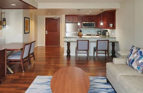 Waikiki Complejo | Discover Island Paradise at the Grand Waikikian by Hilton – 1 Bedroom City View