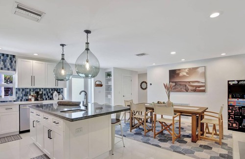 River Oaks Casa | Discover Luxury Living minutes from Beaches and Downtown Las Olas.
