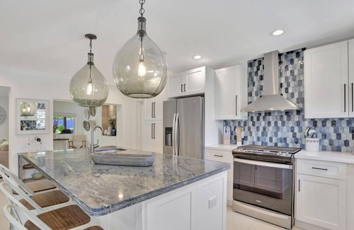 River Oaks Casa | Discover Luxury Living minutes from Beaches and Downtown Las Olas.