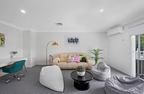 Mount Annan Casa | Discover Mount Annan Spacious 6-BR House