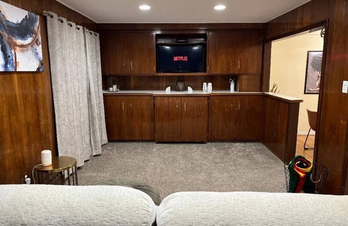 Oak Park Casa | Discover Oak Park charm, just a quick ride to MGM Grand