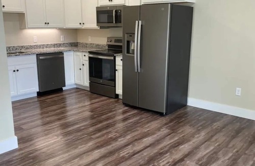 Oakland Casa | Discover Oakland charm near Colby College 10 min