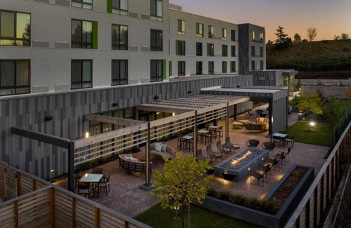 Wilkes East Casa | Discover Our Modern East Portland Hotel Minutes From PDX