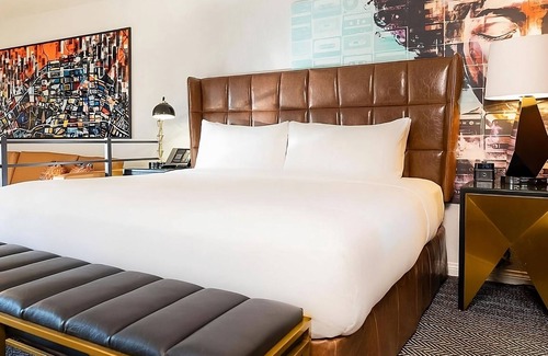 Norma Triangle Hotel | Discover Petersen Automotive Museum Modern Units, Pet -Friendly