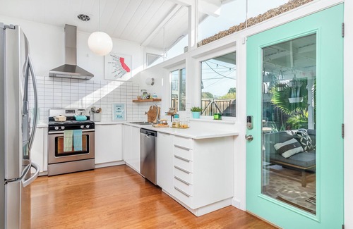 Concord Casa | Discover serene luxury in our modern Eichler retreat.